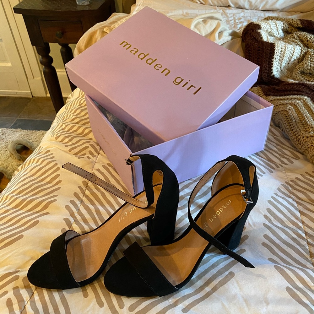 Madden Girl Steve Madden black block heel size 6
